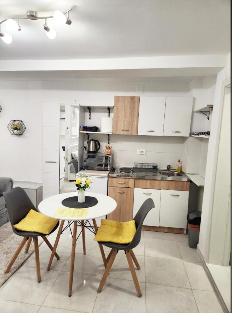 Apartment Marina Kotor Eksteriør bilde
